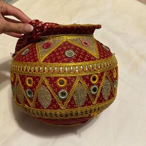 Color jago bucket wedding